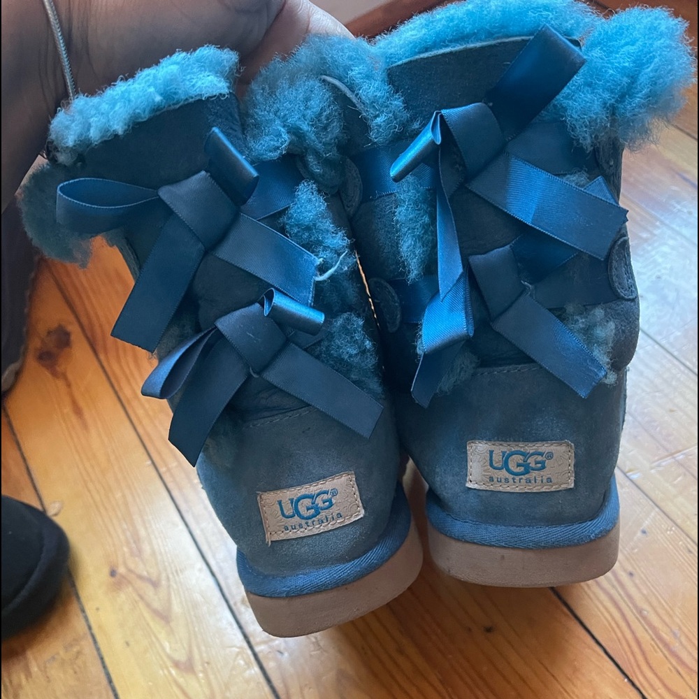 UGG boots Girls size 4